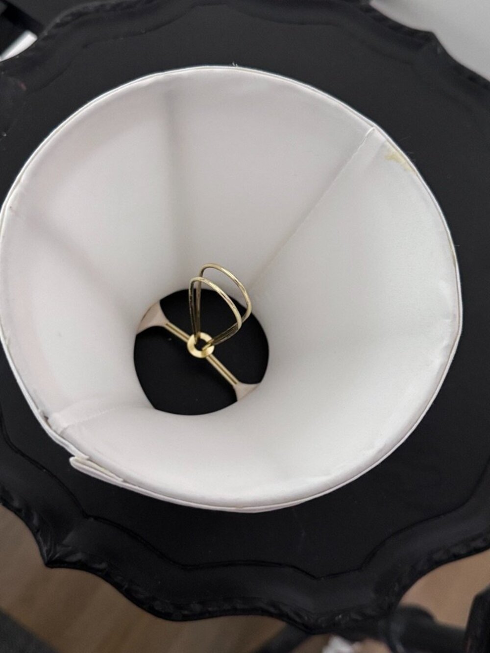 Off-White Silk Bell Chandelier Shades (6x), Brass Colored Clip-On,Spider Fitting - Picture 6 of 6